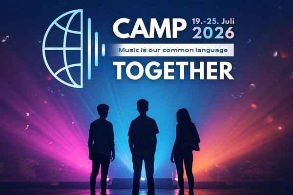 Jugendliche aus dem Märkischen Kreis können sich aktuell für die internationale Sommerfreizeit "CampTogether" anmelden. Bei der Aktionswoche im Partnerkreis Elbe-Elster wird sich alles um das Thema "Music is our common language" drehen. Grafik: Landkreis Elbe-Elster