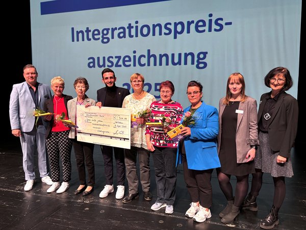Der Integrationspreis 2025 geht an die Nachbarschaftshilfe aus Nachrodt-Wiblingwerde. Foto: Hannah Heyn / Märkischer Kreis
