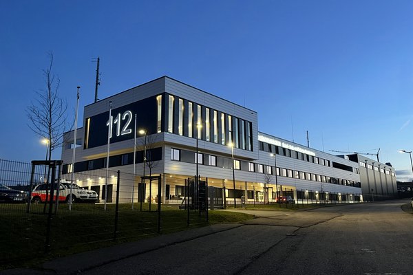 Die Einsatzzahlen des Rettungsdienstes sowie des Brand- und Bevölkerungsschutzes des Märkischen Kreises waren auch im Jahr 2025 auf einem hohen Niveau. Es gab 2025 insgesamt 127.769 Einsätze und 201.276 Anrufe in der Leitstelle. Foto: Hannah Heyn / Märkischer Kreis