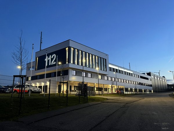 Die Einsatzzahlen des Rettungsdienstes sowie des Brand- und Bevölkerungsschutzes des Märkischen Kreises waren auch im Jahr 2025 auf einem hohen Niveau. Es gab 2025 insgesamt 127.769 Einsätze und 201.276 Anrufe in der Leitstelle. Foto: Hannah Heyn / Märkischer Kreis