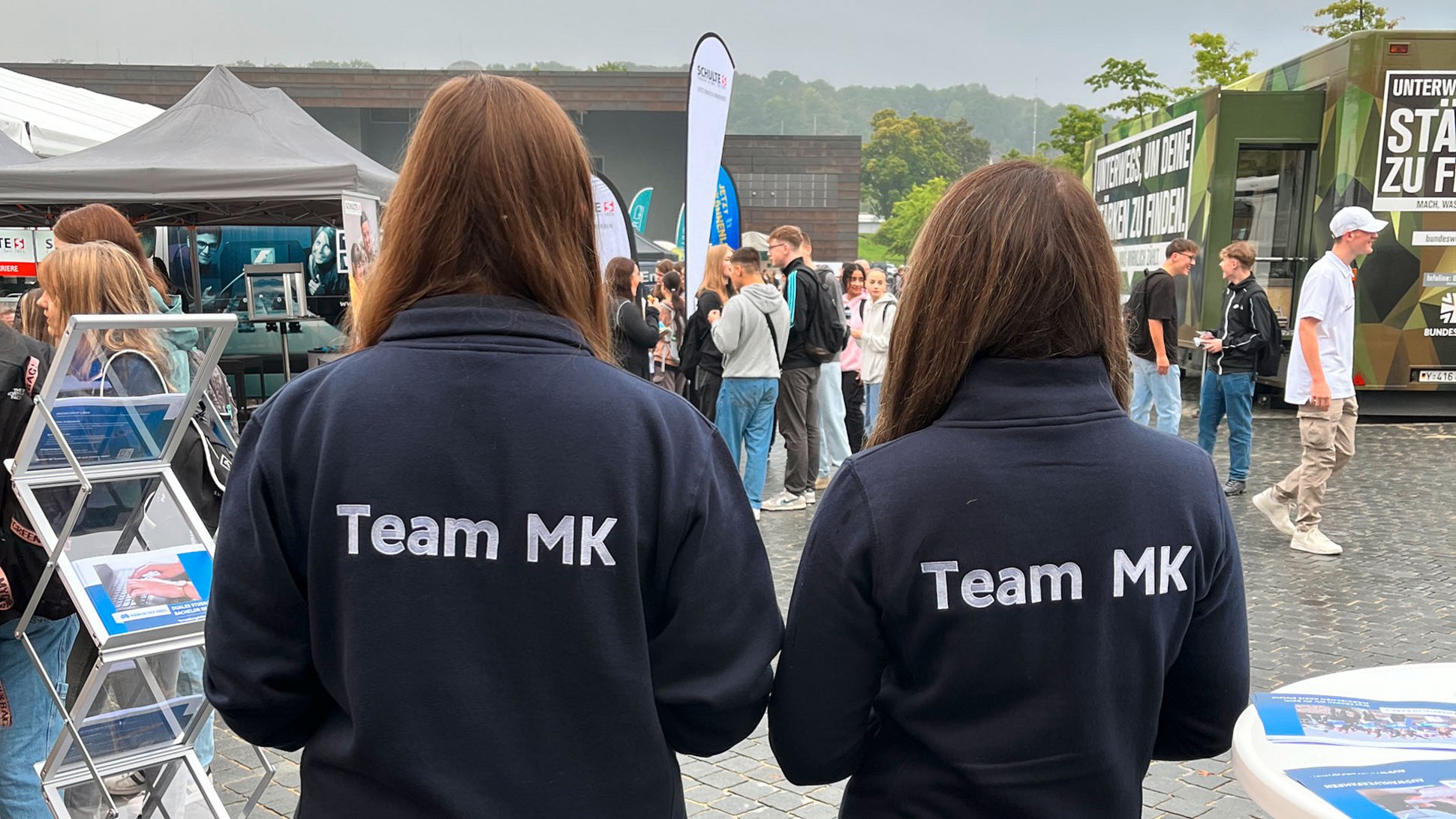 zwei junge auszubildende vom Märkischen Kreis