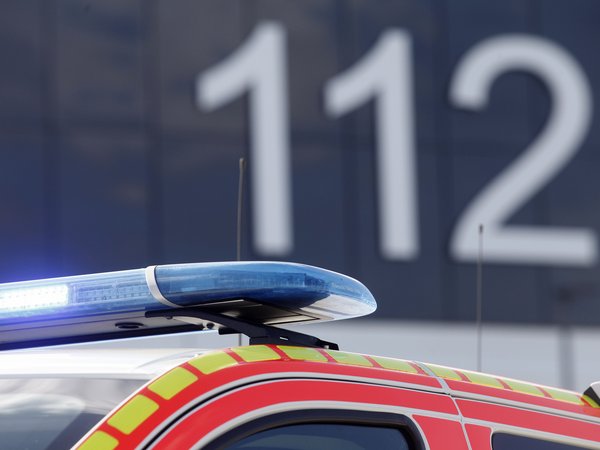 So funktioniert AML: Sobald ein Notruf über die 112 abgesetzt wird, aktiviert das Smartphone automatisch sowohl GPS als auch WLAN und übermittelt die ermittelten Standortdaten an die Kreisleitstelle in Altena-Rosmart. Symbolfoto: Raffi Derian / Märkischer Kreis