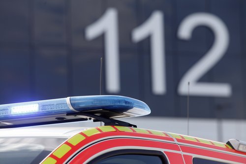 So funktioniert AML: Sobald ein Notruf über die 112 abgesetzt wird, aktiviert das Smartphone automatisch sowohl GPS als auch WLAN und übermittelt die ermittelten Standortdaten an die Kreisleitstelle in Altena-Rosmart. Symbolfoto: Raffi Derian / Märkischer Kreis