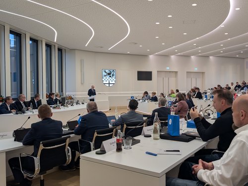 Landrat Ralf Schwarzkopf bei seiner Antrittsrede im Kreistag. Foto: Katharina Buschmann / Märkischer Kreis