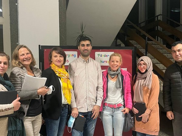 Das Kommunale Integrationszentrum des Märkischen Kreises bildet neue ehrenamtliche Sprachmittlerinnen und Sprachmittler aus. Sprachmittler unterstützen beispielsweise Elterngespräche in Schulen. Foto: privat