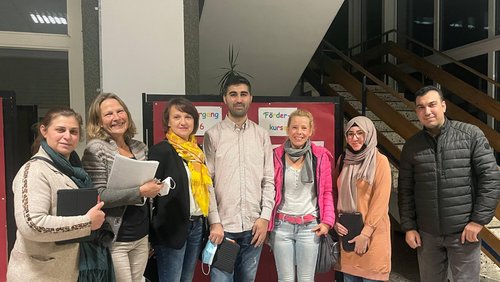 Das Kommunale Integrationszentrum des Märkischen Kreises bildet neue ehrenamtliche Sprachmittlerinnen und Sprachmittler aus. Sprachmittler unterstützen beispielsweise Elterngespräche in Schulen. Foto: privat