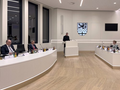 Kreiskämmerer Kai Elsweier informierte über die Haushaltsplanung für 2025. Foto: Katharina Buschmann / Märkischer Kreis