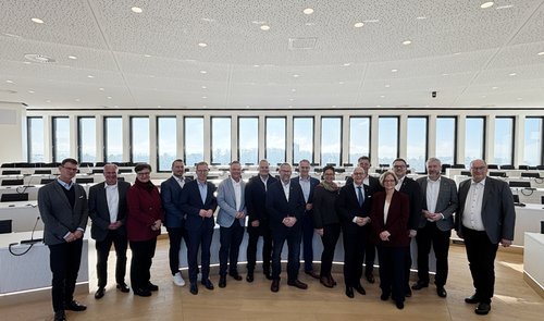 Landrat Ralf Schwarzkopf hatte die neu- und wiedergewählten Bürgermeisterinnen und Bürgermeister der Städte und Gemeinden ins Kreishaus Lüdenscheid eingeladen. Foto: Alexander Bange / Märkischer Kreis