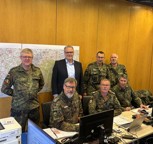 Das Kreishaus Lüdenscheid war Schauplatz einer Regionalübung des Kreisverbindungskommandos (KVK) des Märkischen Kreises. Ziel: die Zusammenarbeit mit der Bundeswehr im Krisenfall zu stärken. Foto: Alexander Bange / Märkischer Kreis