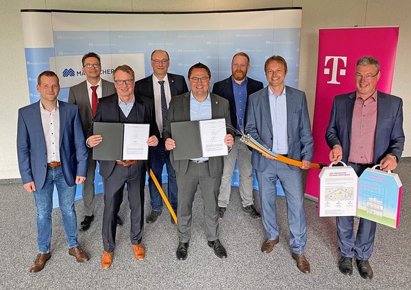 Erfolgreiche Vertragsunterzeichnung für den Breitbandausbau Erfolgreiche Vertragsunterzeichnung für den Breitbandausbau