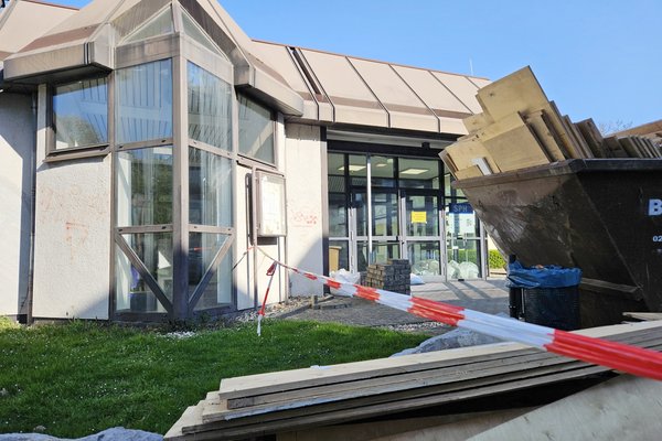 Seit dem 1. September 2024 ist die Sporthalle des Hönne-Berufskollegs des Märkischen Kreises gesperrt. Foto: Alexander Bange / Märkischer Kreis