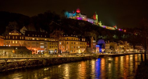 Passend zum Jubiläumswochenende der "Freunde der Burg Altena" startet am Freitag, 7. November, um 17.30 Uhr das "GlanzLicht Burg Altena". Foto: Stephan Sensen/Märkischer Kreis