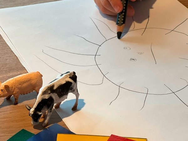 Beim Entwicklungscreening in Kindertagesstätten werden spielerisch grundlegende Fähigkeiten getestet. Symbolfoto: Märkischer Kreis