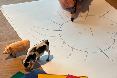 Beim Entwicklungscreening in Kindertagesstätten werden spielerisch grundlegende Fähigkeiten getestet. Symbolfoto: Märkischer Kreis