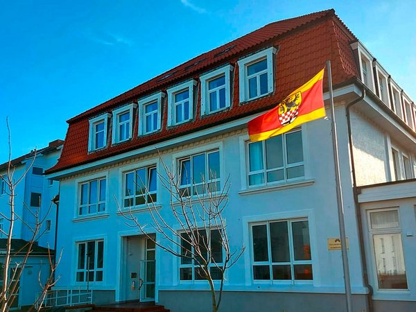 Schullandheim Norderney mit Flagge vom Märkischen Kreis
