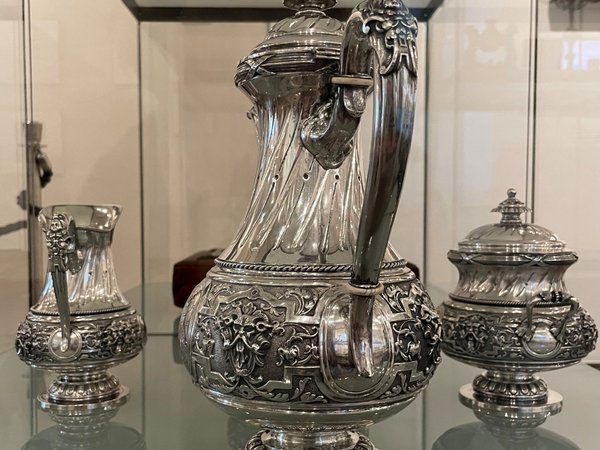 In der Sonderausstellung „Rückblick – 150 Jahre Museumsgeschichte in Altena“ auf der Burg Altena sind besondere Stücke aus den Magazinen zu sehen. Foto: Bernadette Lange/Märkischer Kreis