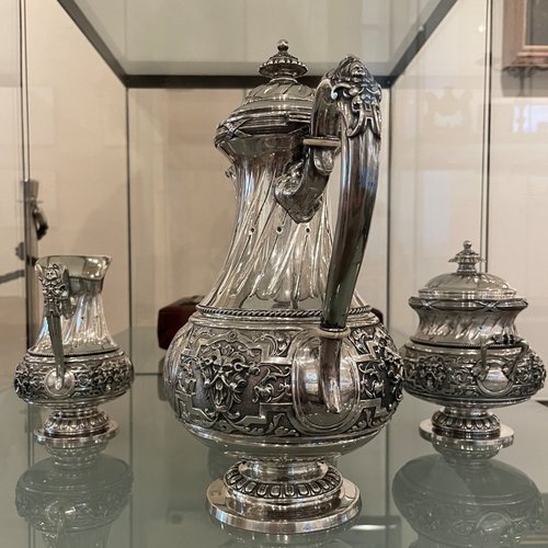 In der Sonderausstellung „Rückblick – 150 Jahre Museumsgeschichte in Altena“ auf der Burg Altena sind besondere Stücke aus den Magazinen zu sehen. Foto: Bernadette Lange/Märkischer Kreis