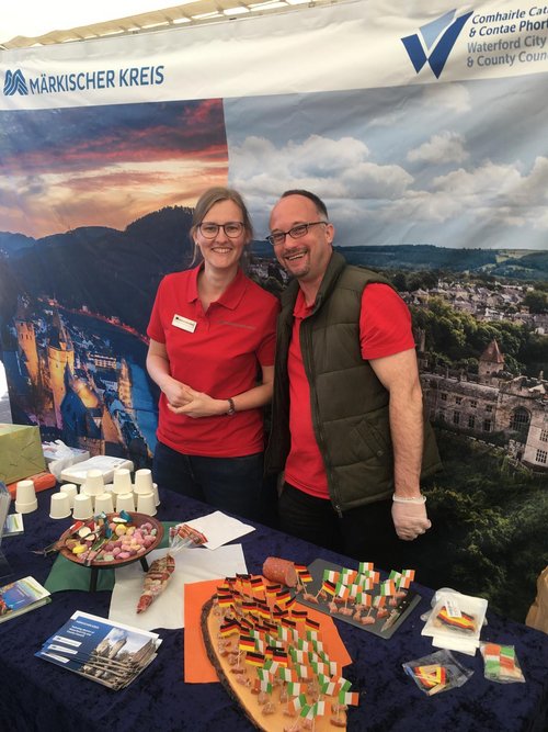 Die Partnerschaftsbeauftragten Isabelle Schöneborn (links) und Holger Schroer haben den Märkischen Kreis zum ersten Mal beim Festival of Food im irischen Partnerkreis Waterford repräsentiert. Foto: Märkischer Kreis