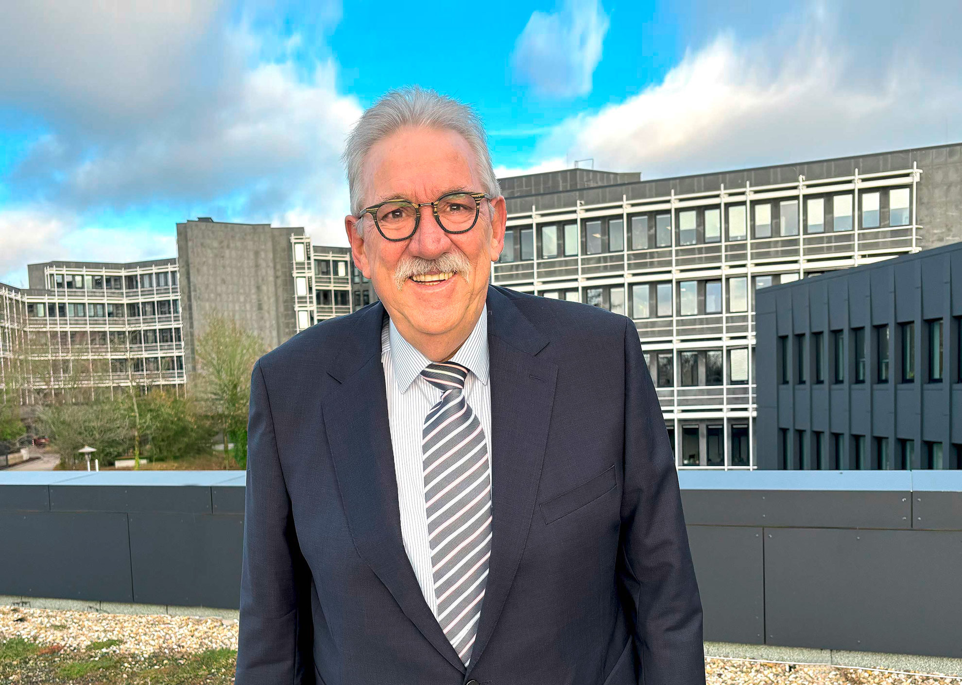 Zu sehen ist der Stellvertretende Landrat Wolfgang Rothstein