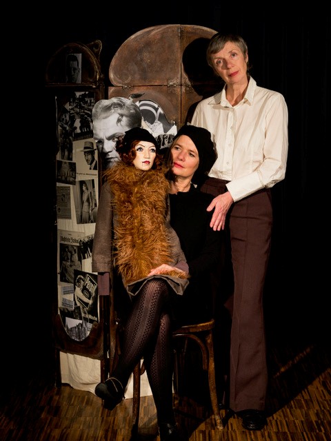 Die Geschichte von Irmgard Keun, das kunstseidene Mädchen, erzählt das Theater Mensch, Puppe! aus Bremen am 6. November. Foto: Mensch, Puppe!